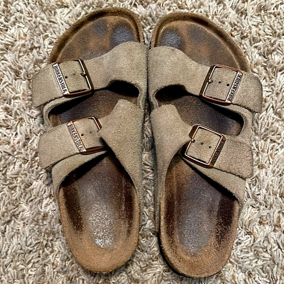Gently Loved Birkenstock Arizona Sandals Size 38 / 7 - Picture 1 of 3
